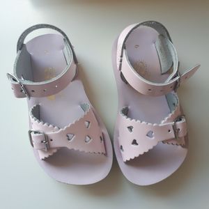Salt water sandal by Hoy Size 6 Toddler